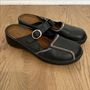 Women’s Naot Mary Jane Clogs Black Leather Size 40